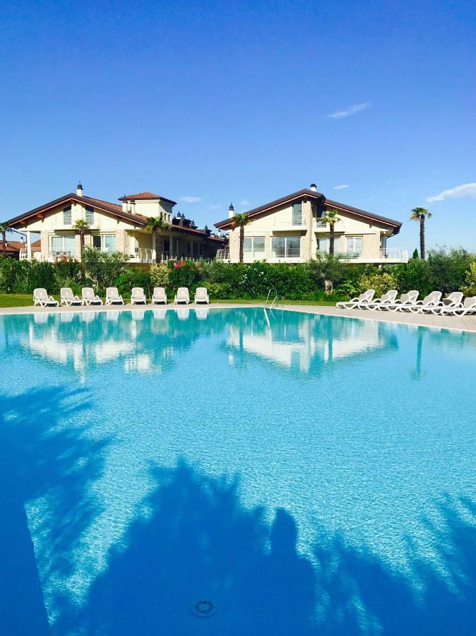Sky Fort Garda View Сірміоне Екстер'єр фото